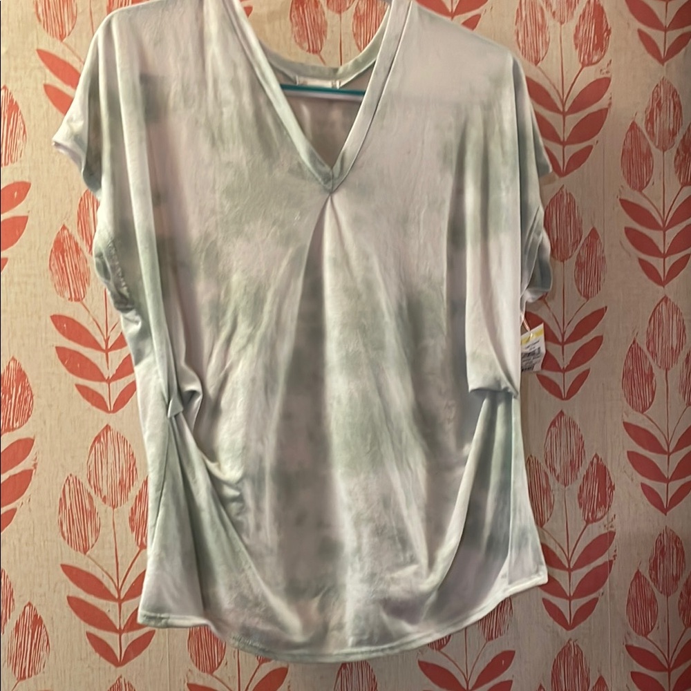 V-Neck Light Green Ombré top, Size XL